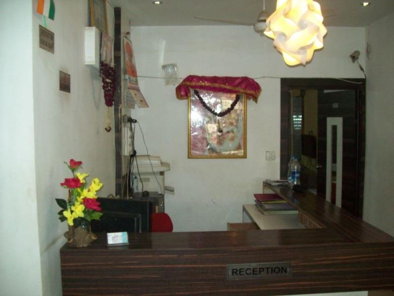 Hotel Mid - Way Inn Гандинагар Екстериор снимка